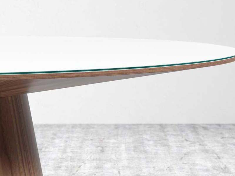 Brown Wooden Dining Table High Gloss White Lacquer with Clear Glass Top Round Dining Table