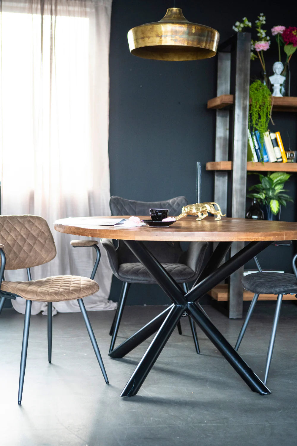 Rough Mango wood Round Dining Table Metal Base